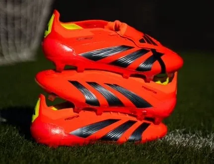 post card post-adidas-predator-accuracy-vs-adidas-predator-elite-lateralesjpeg7.webp