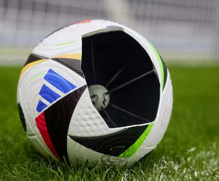 post card post-nuevo-balon-adidas-euro-insidejpeg3.webp