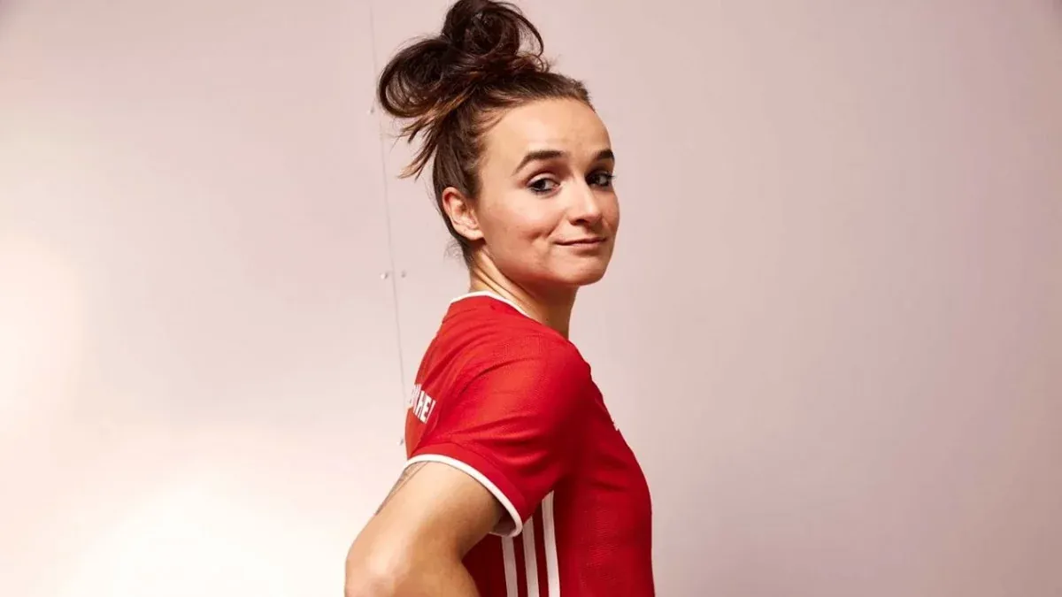 post card Post-Camiseta-Bayern-Munich-2021-futbolemotion-5.webp
