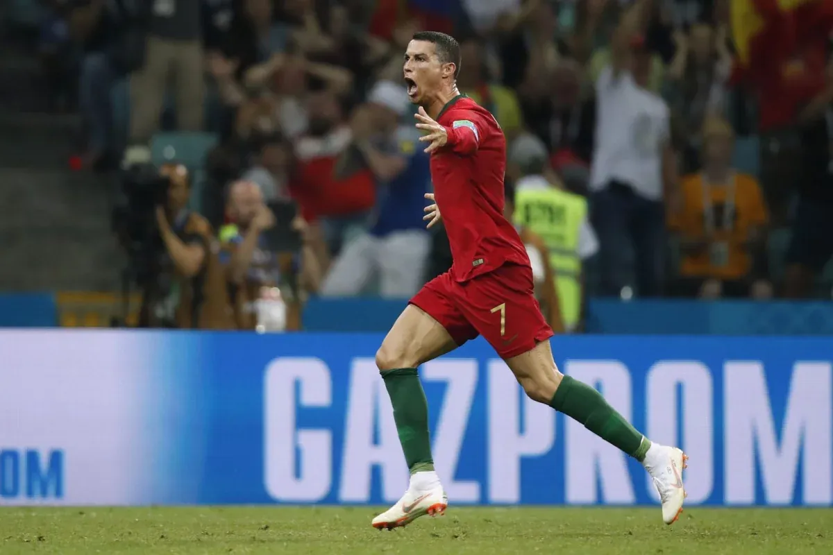post card blogs-futbolemotion-portugal-100golos-ronaldo-selecao-4.webp