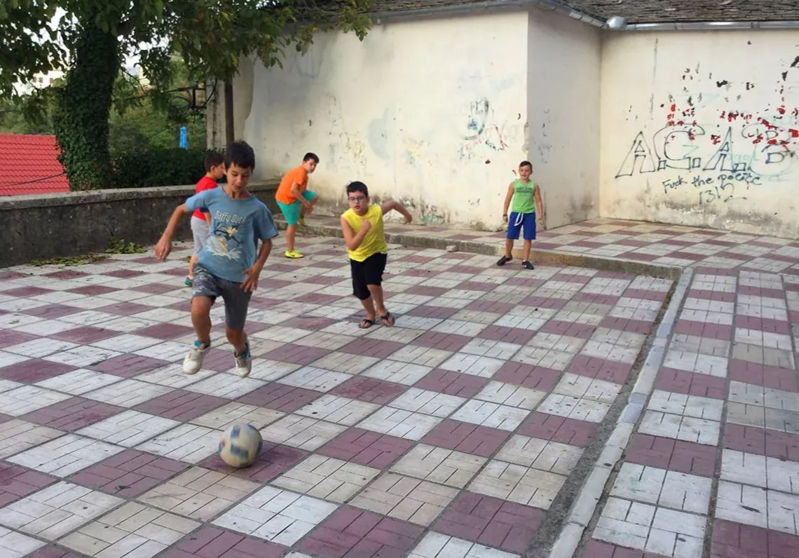 post card balones-para-jugar-en-la-calle-1.webp