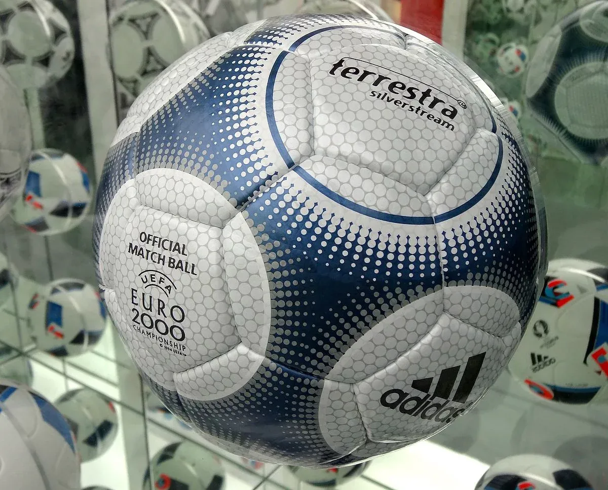 post card balones-mas-iconicos-futbolemotion-2.webp