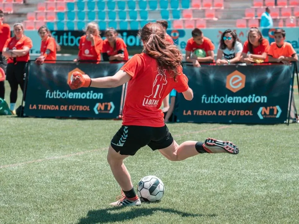post card Día-Internacional-de-la-Mujer-futbolemotion-4.webp