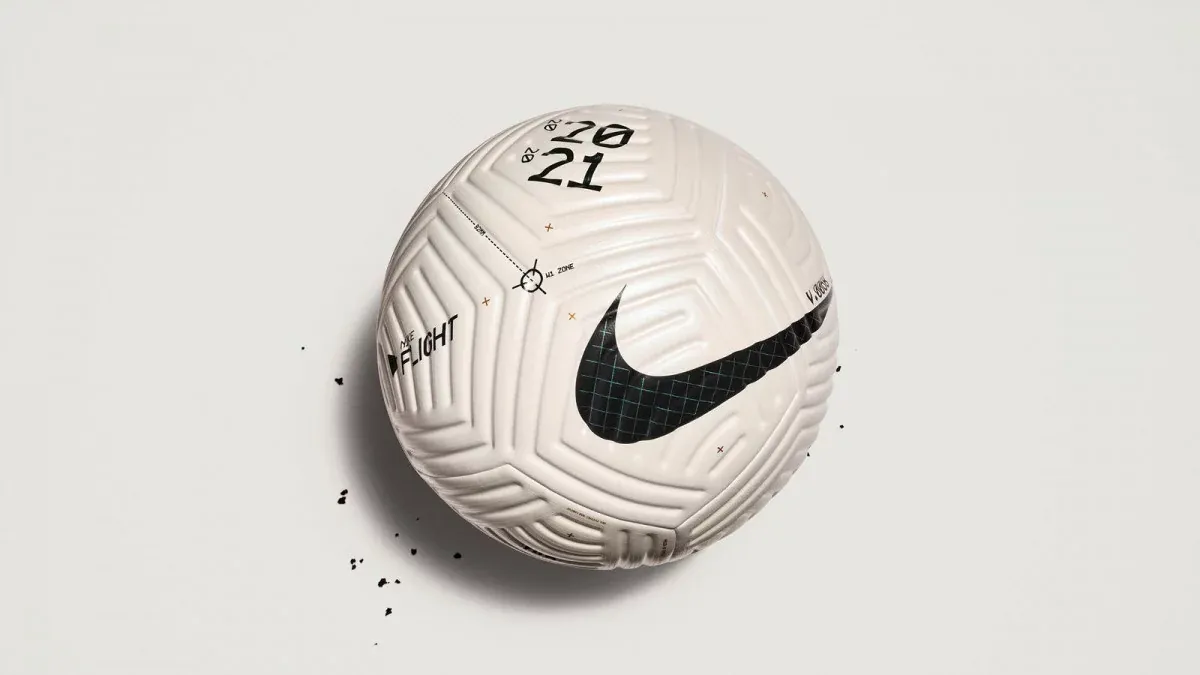 post card entrevista-Kieran-Ronan-Nike-Fligth-Ball-Futbolemotion-3.webp