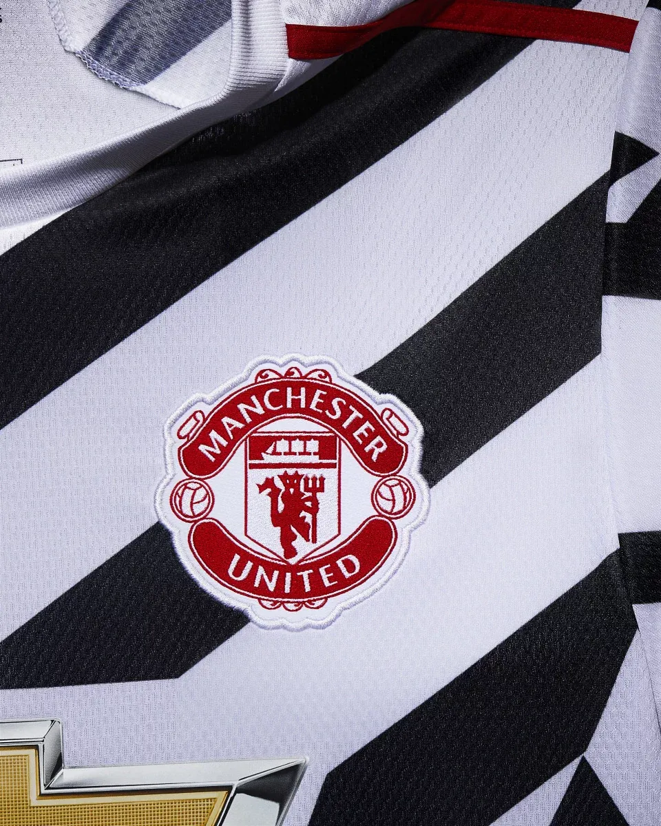 post card blogs-futbolemotion-portugal-nova-camisola-united-5.webp