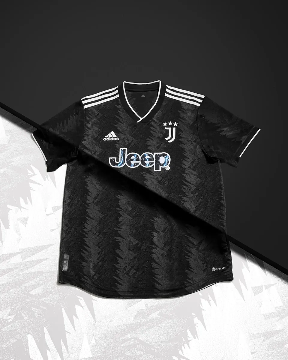 post card 1025237-H23544_JUVENTUS_FW22_AWAY_LAYDOWN_SHOT-1_4x5.webp