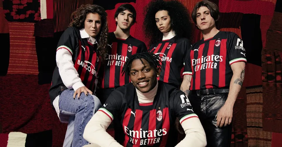 post card 22AW_Ecom_Global_TS_Football_AC-Milan_Home_SplitHeroLeft_Desktop_960x500_Player.webp
