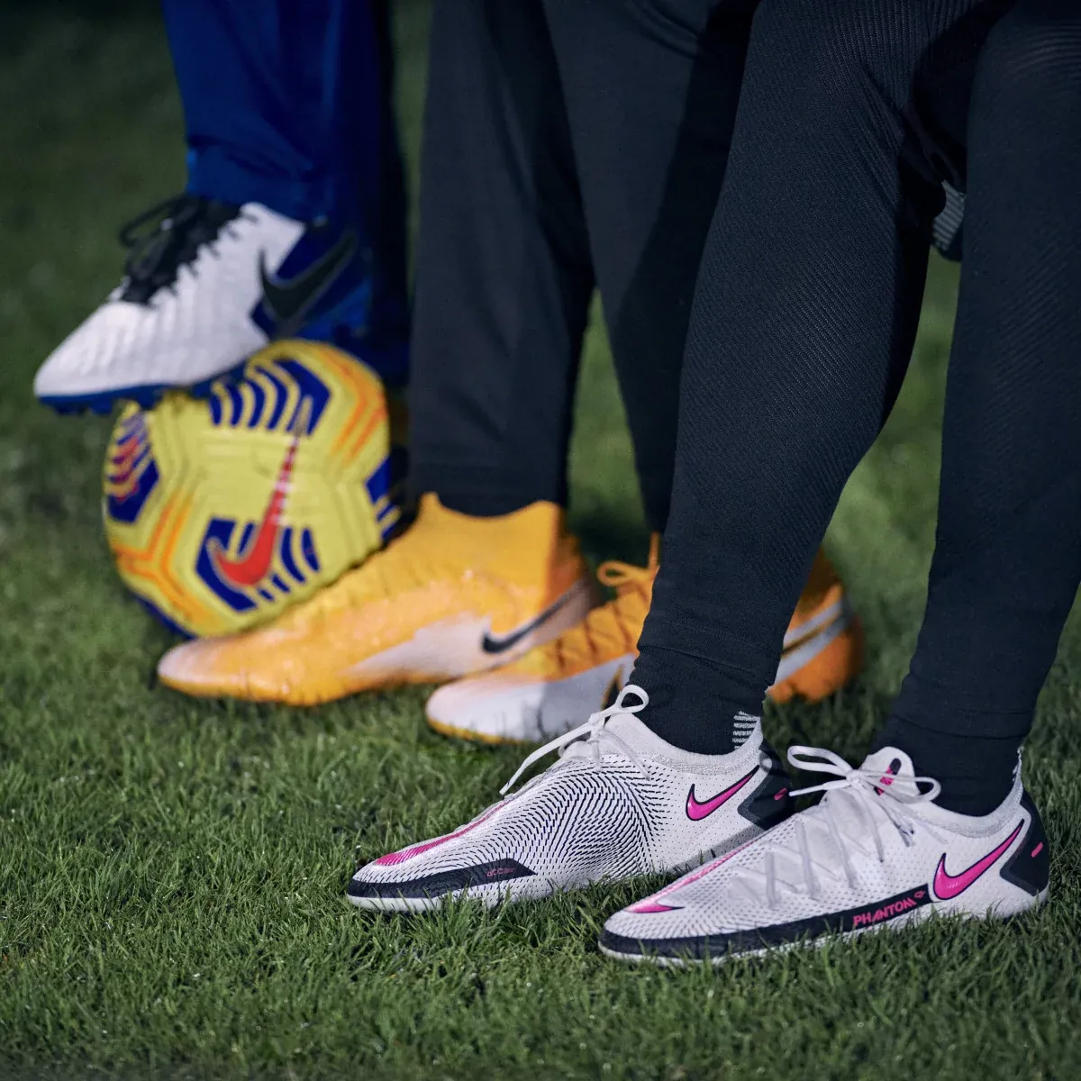 post card blog-futbolemotionportugal-nike-hi-vis-flight-ball-premier-league-2.webp