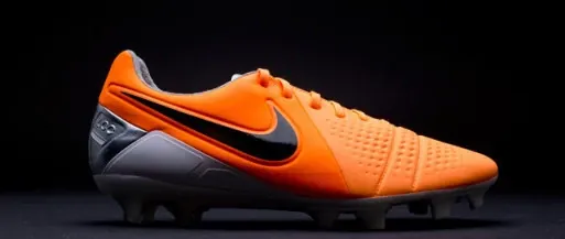 post card 1681826045post-nike-deja-botas-de-piel-maestrii.webp