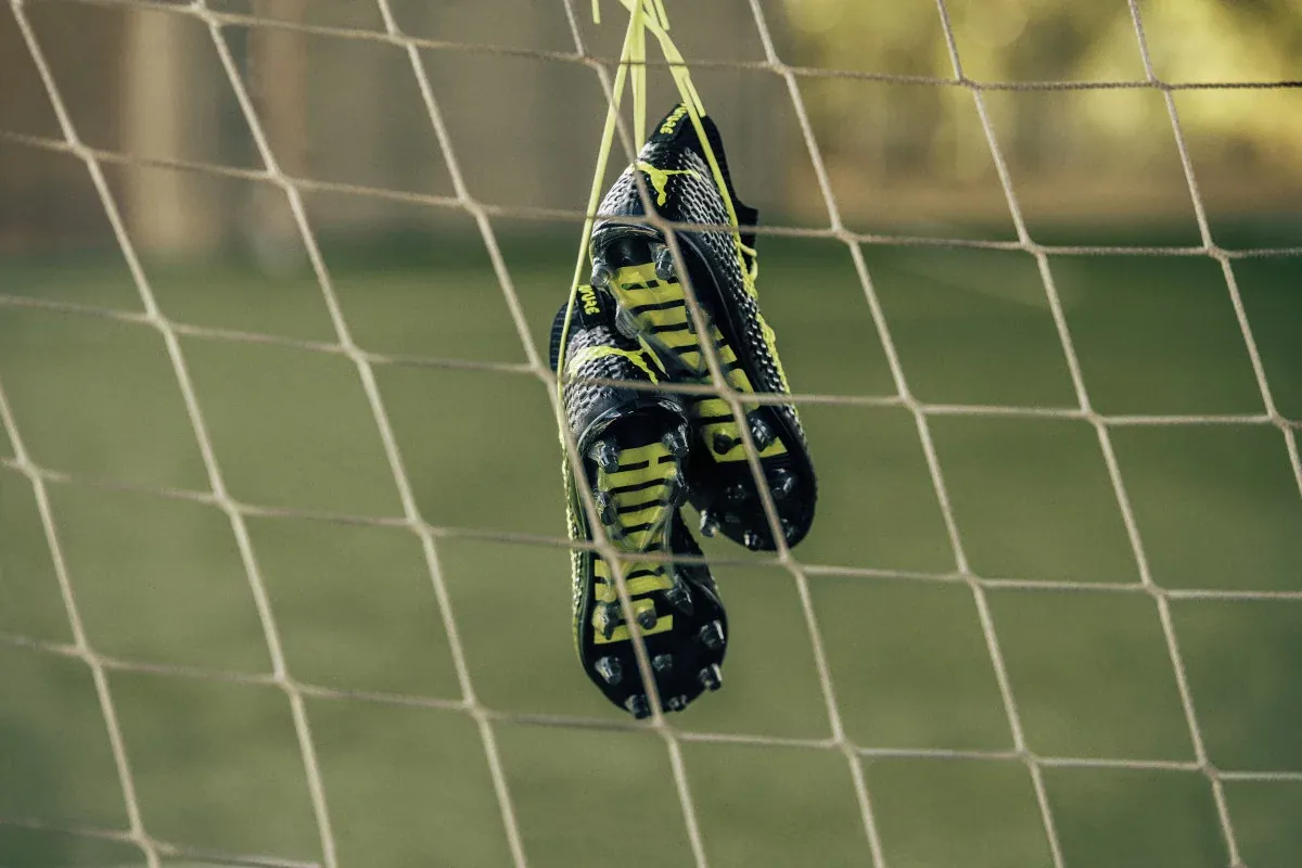post card 18SS_CONSUMER_TS_Football_FUTURE_LaunchEdition_Product-Only_0024_RGB.webp