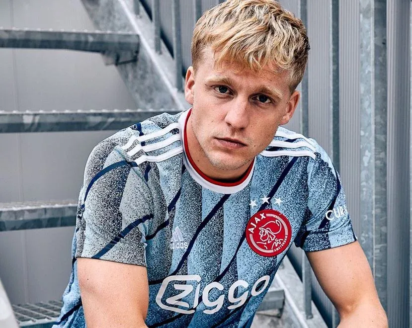 The 2020/21 Ajax kit