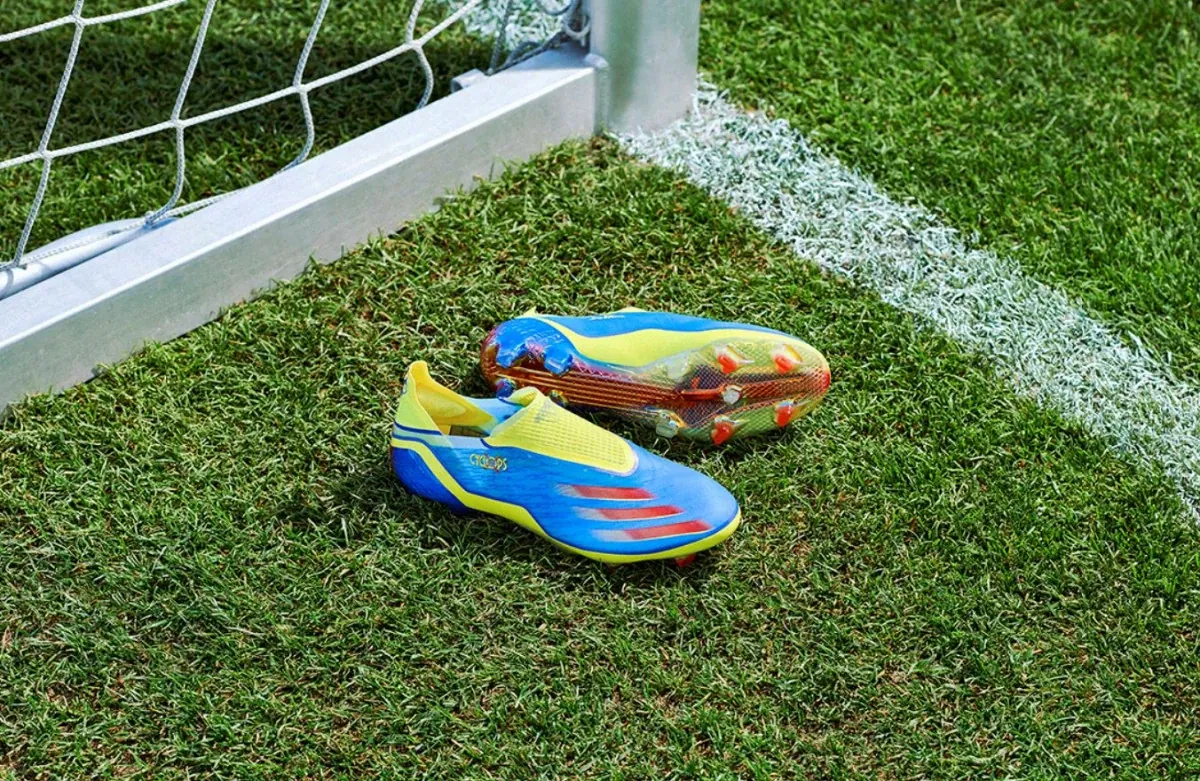 post card adidas-Marvel-Pack-futbolemotion-2.webp