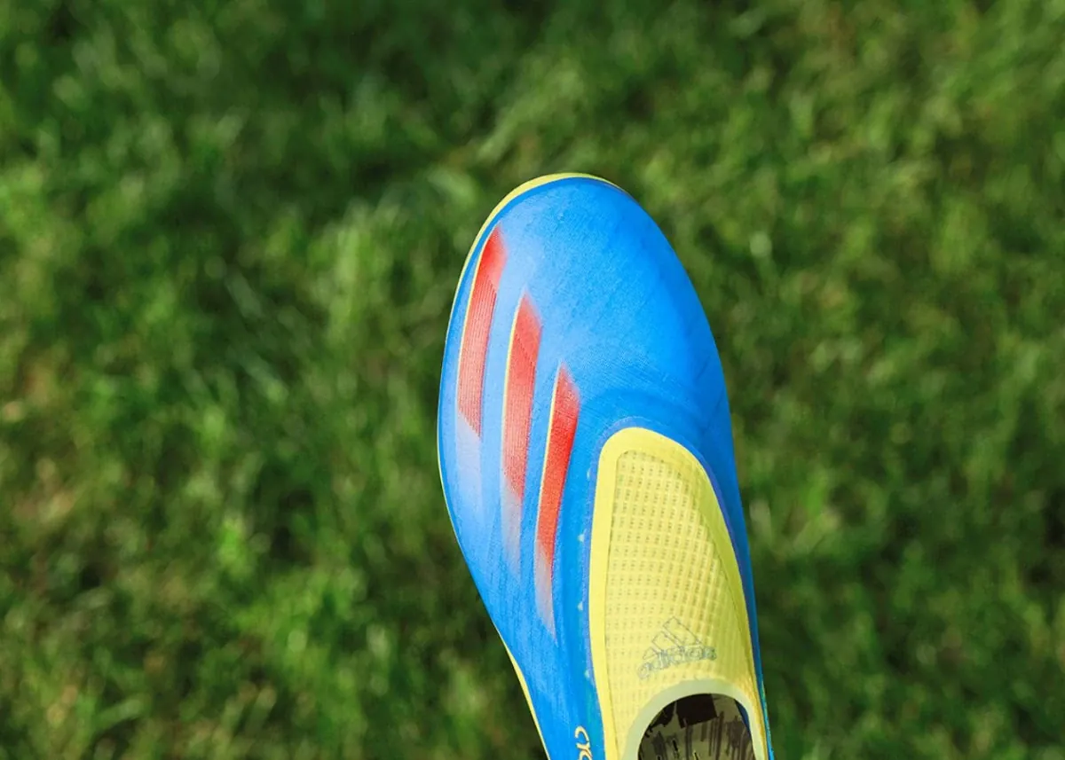 post card adidas-Marvel-Pack-futbolemotion-4.webp