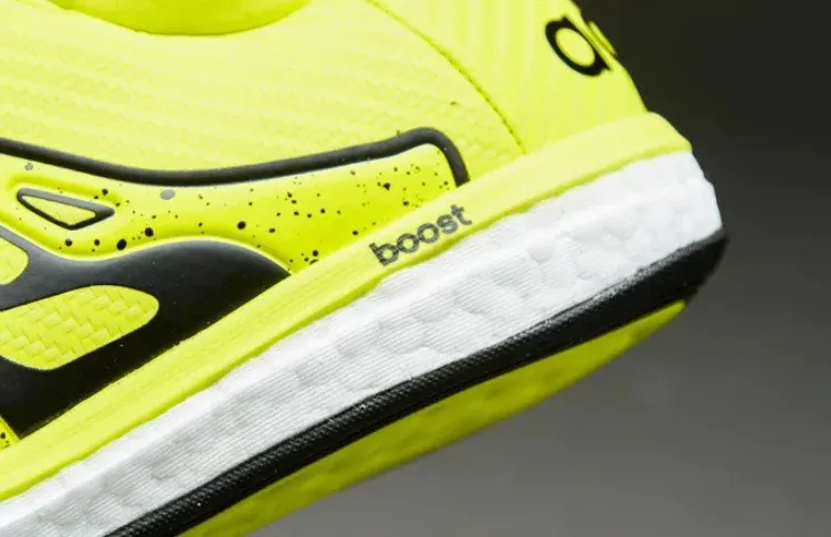 The midsole in futsal shoes